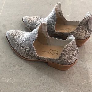 Chinese laundry snakeskin focus bootie size 8